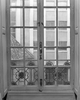 Détail d'une fenêtre à petits bois de l'antichambre. © Région Bourgogne-Franche-Comté, Inventaire du patrimoine