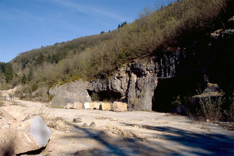 Entrées de la carrière souterraine, partie sud-ouest. © Région Bourgogne-Franche-Comté, Inventaire du patrimoine