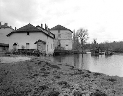 Façades sur la rivière. © Région Bourgogne-Franche-Comté, Inventaire du patrimoine