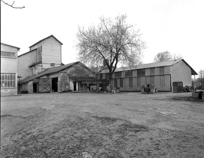Extrémité nord de l'usine : atelier de réparation, magasin industriel et remise à automobile. © Région Bourgogne-Franche-Comté, Inventaire du patrimoine