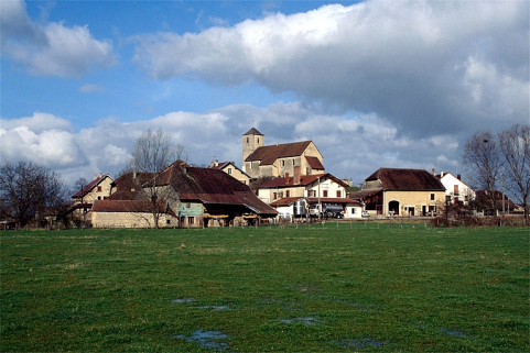 Vue d'ensemble depuis le sud-est. © Région Bourgogne-Franche-Comté, Inventaire du patrimoine