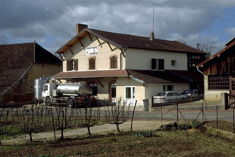 Le châlet vu de trois quarts droit. © Région Bourgogne-Franche-Comté, Inventaire du patrimoine