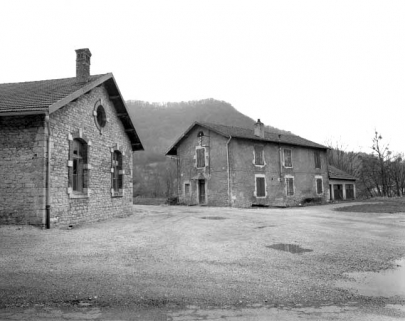 Vue de trois quarts gauche d'un logement ouvrier. © Région Bourgogne-Franche-Comté, Inventaire du patrimoine
