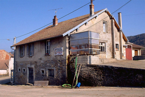 Vue de trois quarts droit. © Région Bourgogne-Franche-Comté, Inventaire du patrimoine