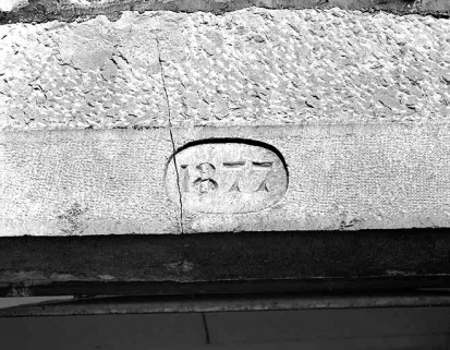 Détail du linteau de la porte d'entrée. © Région Bourgogne-Franche-Comté, Inventaire du patrimoine