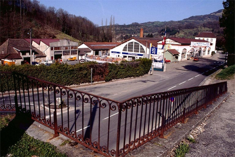 Vue d'ensemble depuis le sud-est. © Région Bourgogne-Franche-Comté, Inventaire du patrimoine Vue d'ensemble depuis le sud-est. © Région Bourgogne-Franche-Comté, Inventaire du patrimoine