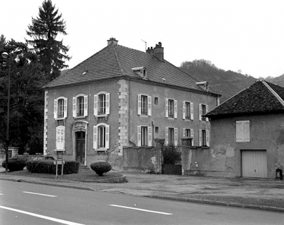 Logement patronal et remise. © Région Bourgogne-Franche-Comté, Inventaire du patrimoine Logement patronal et remise. © Région Bourgogne-Franche-Comté, Inventaire du patrimoine