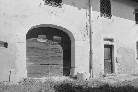 Porte de grange et accès au logis. © Région Bourgogne-Franche-Comté, Inventaire du patrimoine Porte de grange et accès au logis. © Région Bourgogne-Franche-Comté, Inventaire du patrimoine