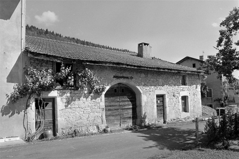 Ferme à trois travées : étable, grange, logis. © Région Bourgogne-Franche-Comté, Inventaire du patrimoine Ferme à trois travées : étable, grange, logis. © Région Bourgogne-Franche-Comté, Inventaire du patrimoine