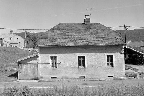 Face gauche. © Région Bourgogne-Franche-Comté, Inventaire du patrimoine Face gauche. © Région Bourgogne-Franche-Comté, Inventaire du patrimoine