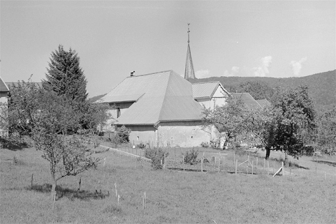 Façade postérieure et face gauche vues de trois quarts. © Région Bourgogne-Franche-Comté, Inventaire du patrimoine
