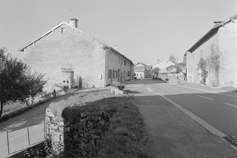 Entrée du village en venant de Château-des-Prés. © Région Bourgogne-Franche-Comté, Inventaire du patrimoine