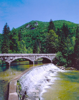Partie droite depuis l'aval. © Région Bourgogne-Franche-Comté, Inventaire du patrimoine