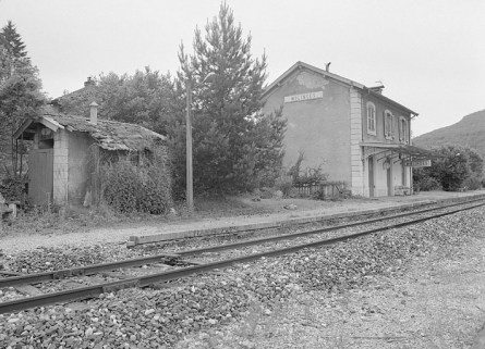 Vue d'ensemble depuis la voie, côté Andelot-en-Montagne (est). © Région Bourgogne-Franche-Comté, Inventaire du patrimoine