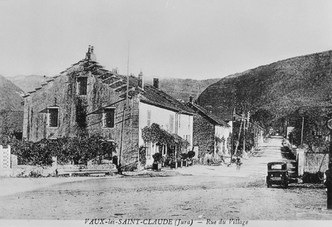 Vaux-lès-Saint-Claude (Jura) - rue du village. © Région Bourgogne-Franche-Comté, Inventaire du patrimoine