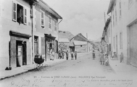 Environs de Saint-Claude (Jura) - Molinges, rue principale. © Région Bourgogne-Franche-Comté, Inventaire du patrimoine
