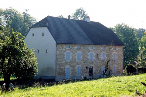 Logement patronal depuis le nord-ouest. © Région Bourgogne-Franche-Comté, Inventaire du patrimoine Logement patronal depuis le nord-ouest. © Région Bourgogne-Franche-Comté, Inventaire du patrimoine