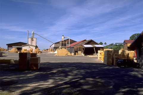 Ateliers de fabrication : rabotage et sciage. © Région Bourgogne-Franche-Comté, Inventaire du patrimoine