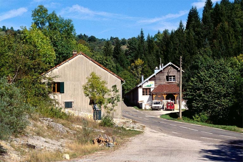 Vue d'ensemble depuis le sud-ouest. © Région Bourgogne-Franche-Comté, Inventaire du patrimoine