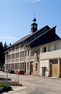 Façade antérieure de l'atelier de fabrication. © Région Bourgogne-Franche-Comté, Inventaire du patrimoine Façade antérieure de l'atelier de fabrication. © Région Bourgogne-Franche-Comté, Inventaire du patrimoine