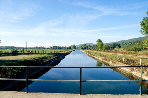 Le canal d'amenée depuis la prise d'eau. © Région Bourgogne-Franche-Comté, Inventaire du patrimoine