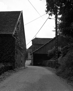 Logement patronal et atelier de fabrication depuis la route. © Région Bourgogne-Franche-Comté, Inventaire du patrimoine