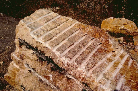 Bloc de brocatelle brut. © Région Bourgogne-Franche-Comté, Inventaire du patrimoine