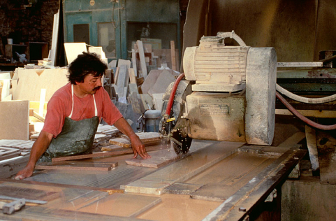 Débitage de plinthes en marbre de Balanod. © Région Bourgogne-Franche-Comté, Inventaire du patrimoine
