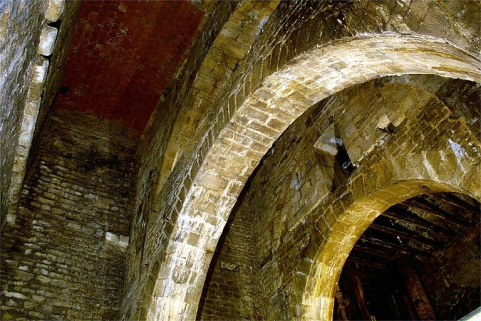 Arcs-diaphragmes et voûtement du puits à Muire. © Région Bourgogne-Franche-Comté, Inventaire du patrimoine Arcs-diaphragmes et voûtement du puits à Muire. © Région Bourgogne-Franche-Comté, Inventaire du patrimoine