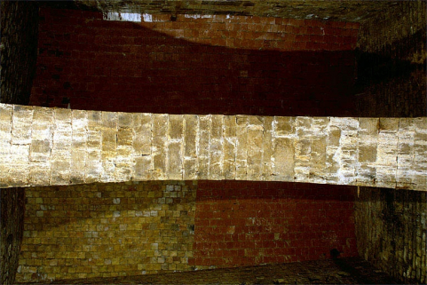 Voûtes en berceau segmentaire de briques du puits à Muire. © Région Bourgogne-Franche-Comté, Inventaire du patrimoine Voûtes en berceau segmentaire de briques du puits à Muire. © Région Bourgogne-Franche-Comté, Inventaire du patrimoine