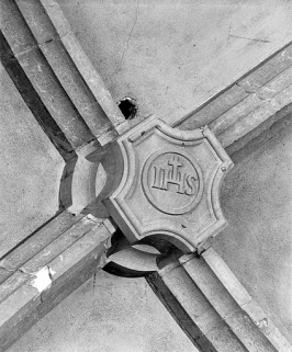 Clef de voûte de la troisième travée du collatéral nord. © Région Bourgogne-Franche-Comté, Inventaire du patrimoine