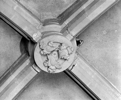 Clef de voûte de la huitième travée du collatéral nord. © Région Bourgogne-Franche-Comté, Inventaire du patrimoine