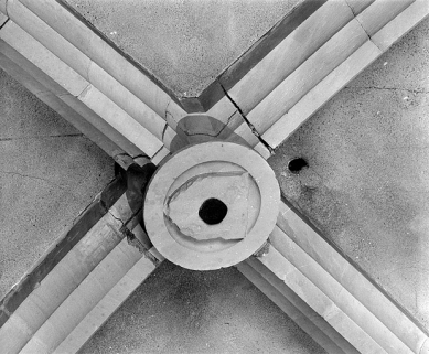 Clef de voûte de la septième travée du collatéral nord. © Région Bourgogne-Franche-Comté, Inventaire du patrimoine