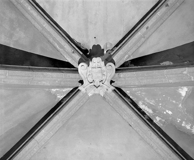 Première clef de voûte du vaisseau central. © Région Bourgogne-Franche-Comté, Inventaire du patrimoine