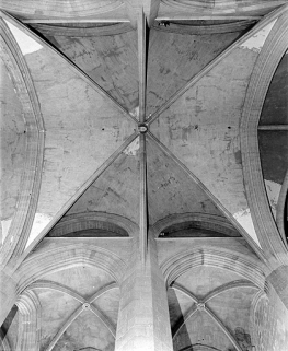 Voûte des septième et huitième travées du vaisseau central et du collatéral nord. © Région Bourgogne-Franche-Comté, Inventaire du patrimoine