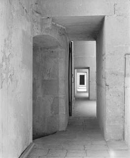 Passage établi au droit de la pile 6S dans la coursière du collatéral sud. © Région Bourgogne-Franche-Comté, Inventaire du patrimoine