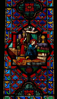 Détail de la baie 4 : saint Claude enfant priant dans l'oratoire du château de son père. © Région Bourgogne-Franche-Comté, Inventaire du patrimoine Détail de la baie 4 : saint Claude enfant priant dans l'oratoire du château de son père. © Région Bourgogne-Franche-Comté, Inventaire du patrimoine