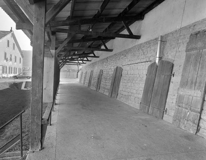 Portes du magasin industriel donnant sur la quai d'expédition. © Région Bourgogne-Franche-Comté, Inventaire du patrimoine Portes du magasin industriel donnant sur la quai d'expédition. © Région Bourgogne-Franche-Comté, Inventaire du patrimoine