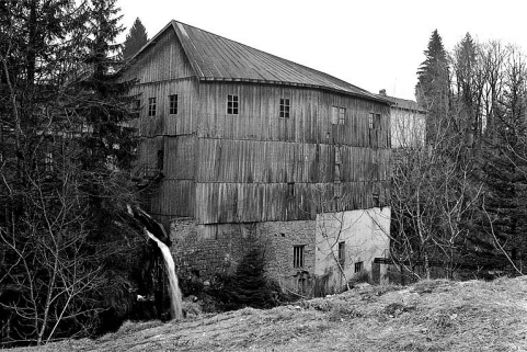 Façade sur rivière de l'atelier de fabrication de scierie. © Région Bourgogne-Franche-Comté, Inventaire du patrimoine