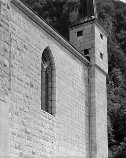 Détail du parement extérieur à l'extrémité du collatéral sud (partie supérieure). © Région Bourgogne-Franche-Comté, Inventaire du patrimoine