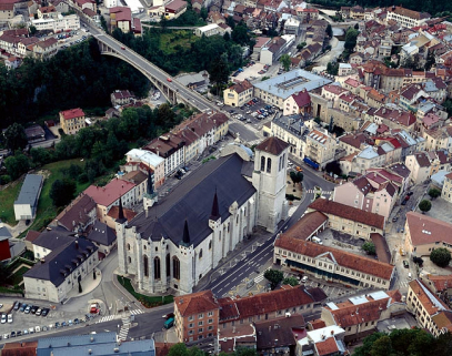 Vue générale de l'église depuis le belvédère de l'Ermitage. © Région Bourgogne-Franche-Comté, Inventaire du patrimoine