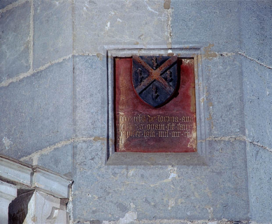 Armoiries et inscription sur la pile VIIS. © Région Bourgogne-Franche-Comté, Inventaire du patrimoine