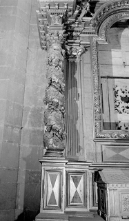 Détail de la colonne gauche. © Région Bourgogne-Franche-Comté, Inventaire du patrimoine