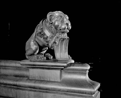 Statuette de la deuxième jouée basse : lion. © Région Bourgogne-Franche-Comté, Inventaire du patrimoine