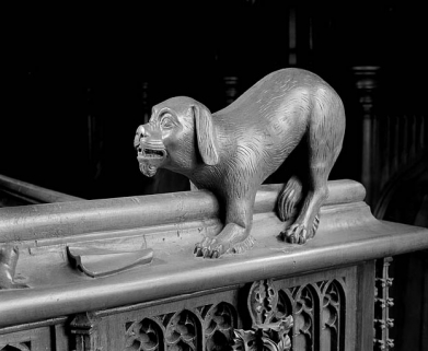 Statuette de la quatrième jouée basse : chien. © Région Bourgogne-Franche-Comté, Inventaire du patrimoine