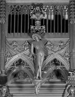 Vue de la onzième statuette du dais : saint Sébastien. © Région Bourgogne-Franche-Comté, Inventaire du patrimoine