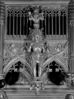 Vue de la vingtième statuette du dais : saint évêque martyr. © Région Bourgogne-Franche-Comté, Inventaire du patrimoine