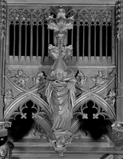 Vue de la troisième statuette du dais : saint Denis. © Région Bourgogne-Franche-Comté, Inventaire du patrimoine