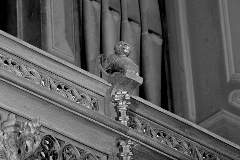 Vue de la treizième statuette : chien. © Région Bourgogne-Franche-Comté, Inventaire du patrimoine