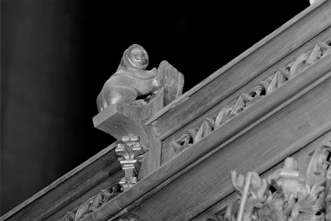 Vue de la douzième statuette : animal à visage humain. © Région Bourgogne-Franche-Comté, Inventaire du patrimoine